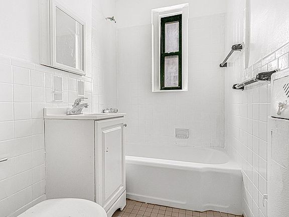 5th image of 4301 46th St APT 1J
