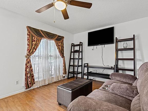 4th image of 9376 Maple Ridge Dr
