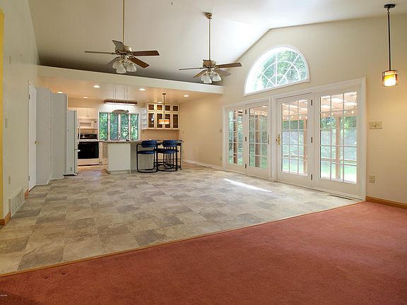 2nd image of 337 Carpenter Dr