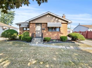 9 Bay Ln, Cheektowaga, NY 14225
