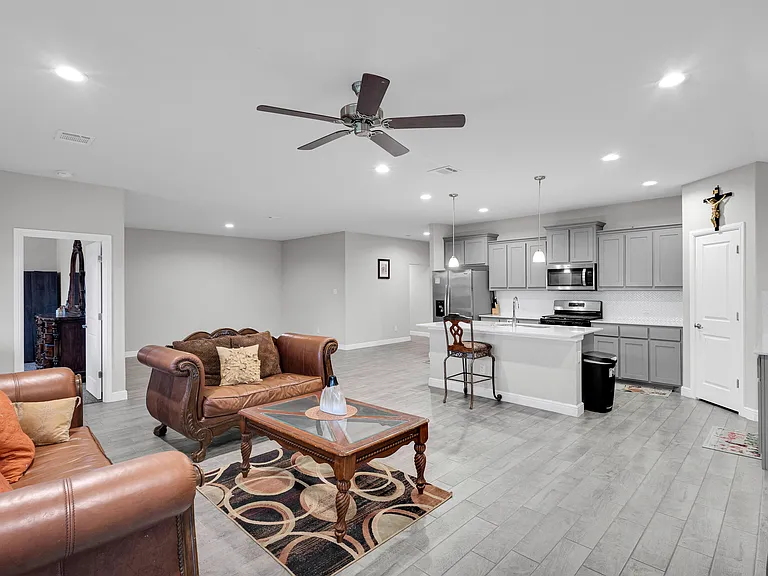 1221 Rolling Meadows Dr — Photo 18