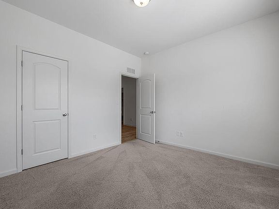 4th image of 113 Strawberry Ln