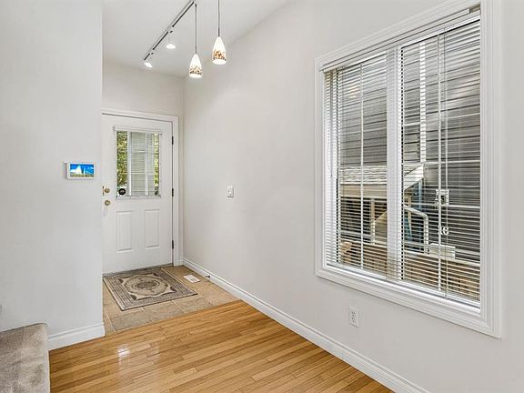 2nd image of 16 N Varsity Estates Gdns NW