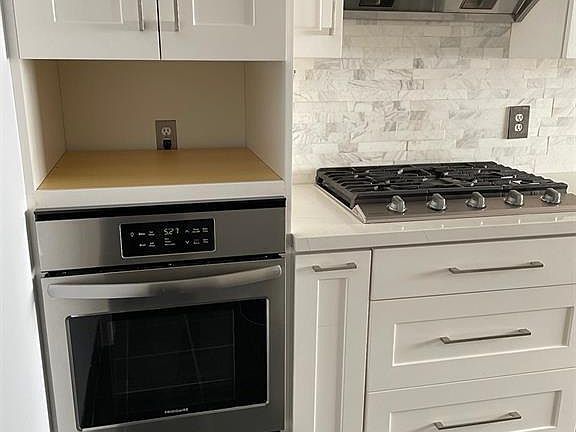 2nd image of 971 Willow Ave