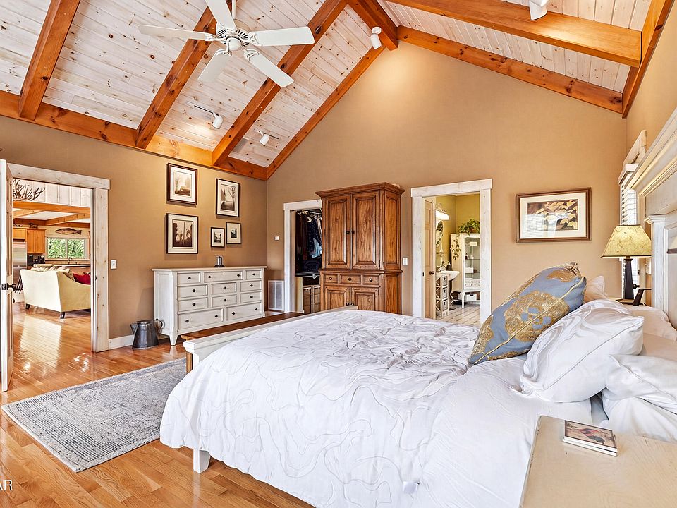 37th image of 1319 Licklog Hollow Rd