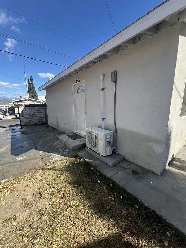 2 bed, 1.0 bath, 487 sqft, $2,500 — Photo 1