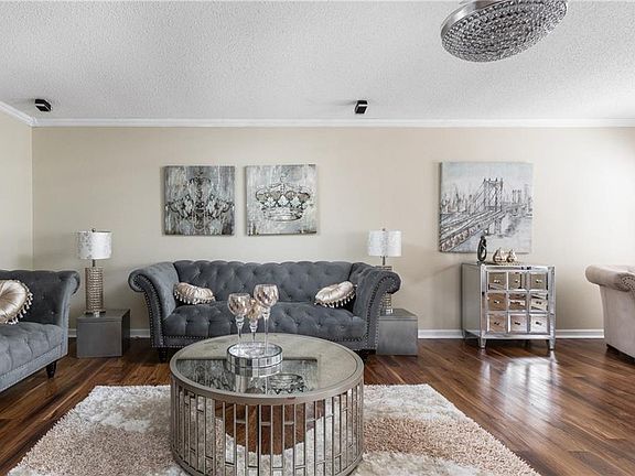 5th image of 5480 Wood Hollow Dr