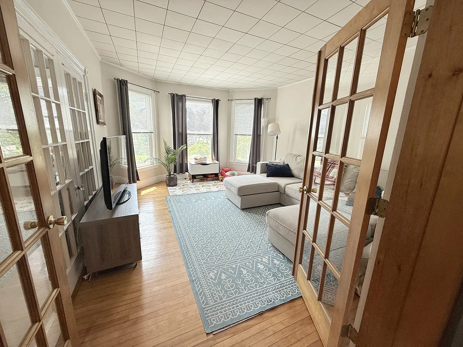 2 bed, 1800 sqft, $3,200 — Photo 1