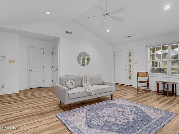 4th image of 1621 Greys Mill Road