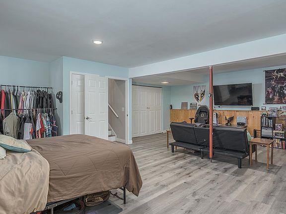 5th image of 883 Ridge Loop Rd