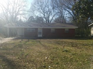 305 Taylor St, Gladewater, TX 75647