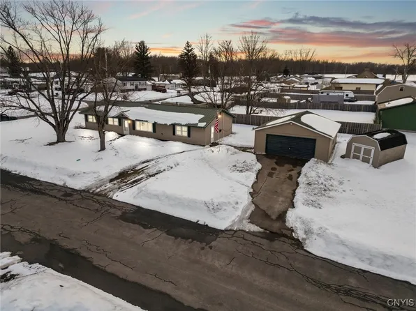 7857 Gull Ln, Bridgeport, NY 13030