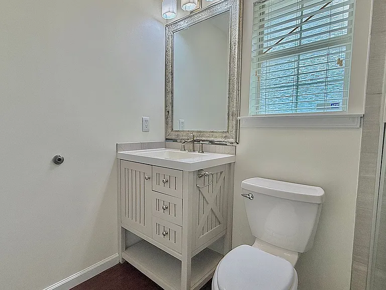 337 NE Sheila Dr — Photo 20