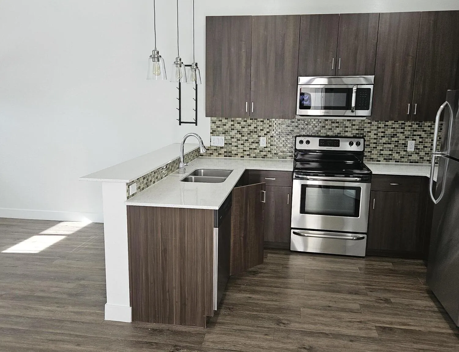 1 bed, 1.0 bath, 780 sqft, $1,475 — Photo 2