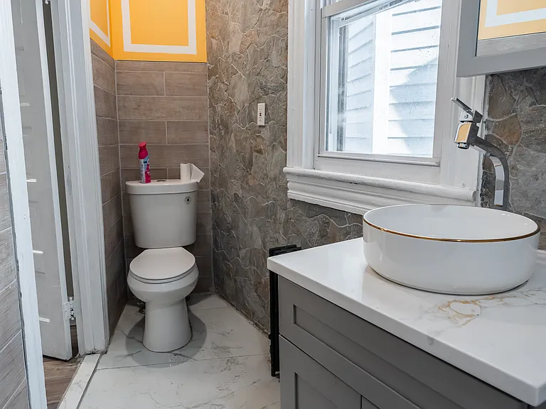 540 Front St — Photo 14