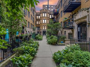 1225 W Greenleaf Ave APT 3E, Chicago, IL 60626