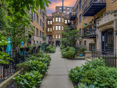 1225 W Greenleaf Ave APT 3E, Chicago, IL, 60626