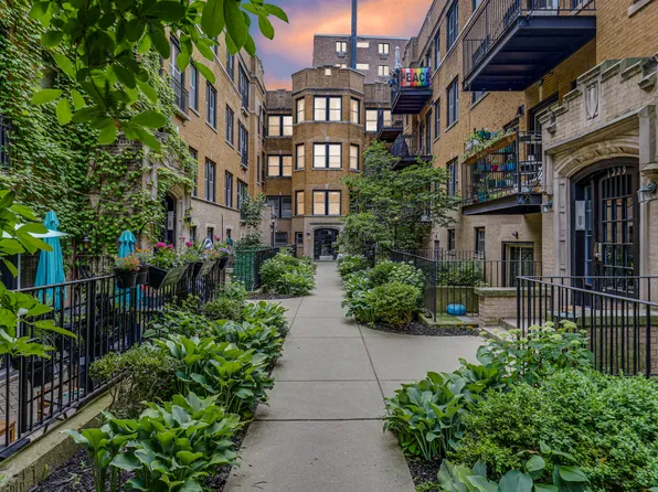 1225 W Greenleaf Ave APT 3E, Chicago, IL 60626