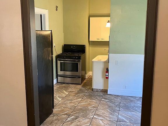 5th image of 88 Arnold St #1
