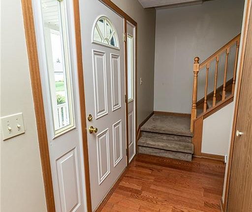 5th image of 142 Queen Anne Cir