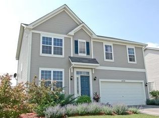 1650 Ridgecrest Dr, Hampshire, IL 60140