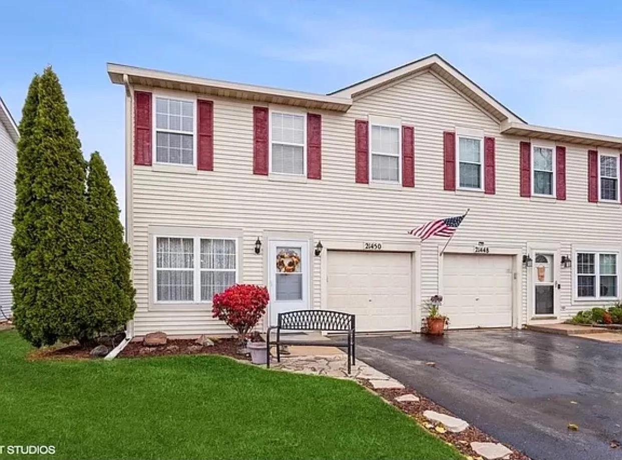 3 bed, 2.5 bath, 1678 sqft, $2,549 — Photo 1