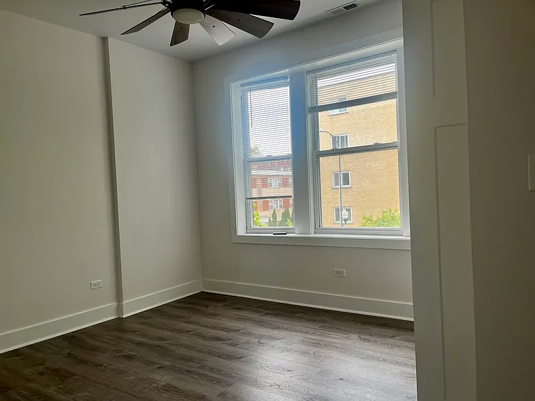 5325 N Damen Ave #1 — Photo 9