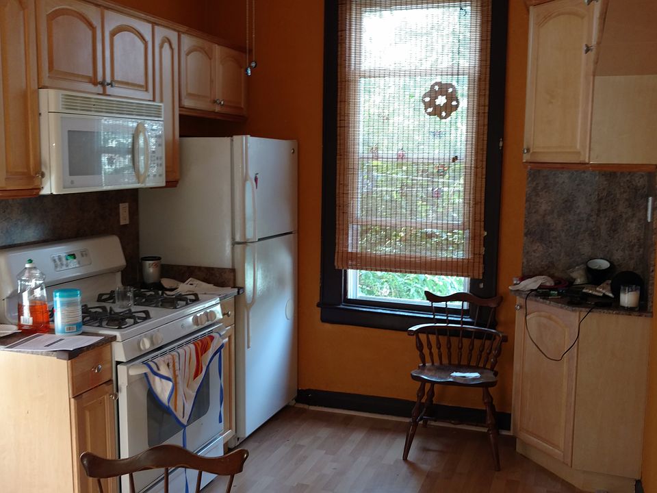 1st image of 2810 21st Ave #2