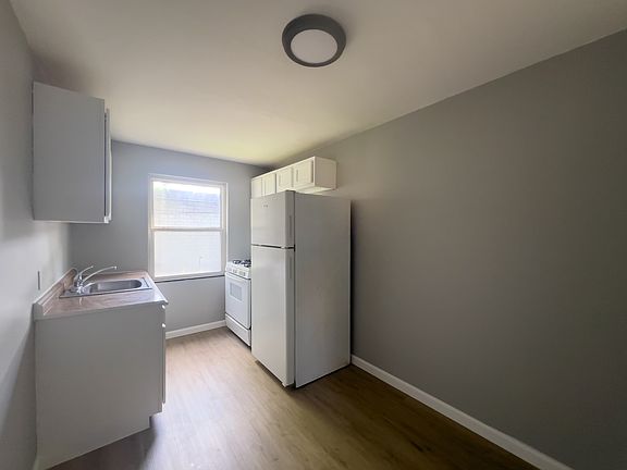3rd image of 10306 Shaker Blvd #5