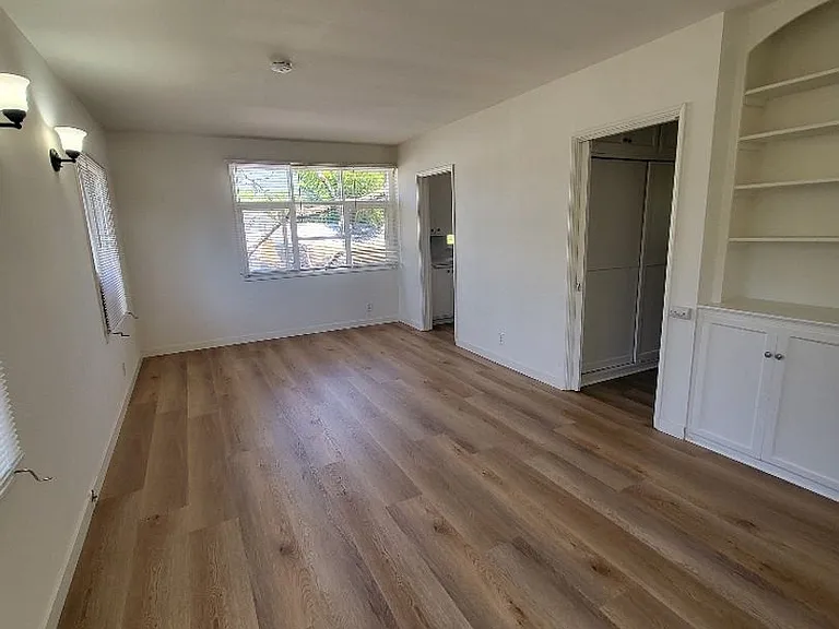 120 S Craig Ave — Photo 10