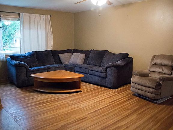 4th image of 6 Wheatland Dr