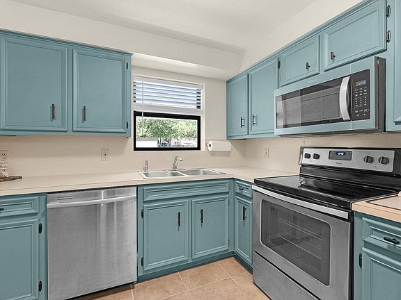 3rd image of 226 Big Oaks Dr
