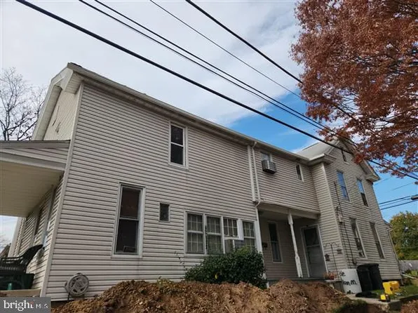 28 W Hummelstown St, Elizabethtown, PA 17022