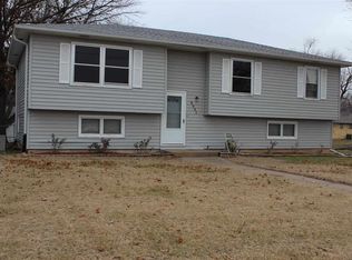 2024 SW Fairlawn Rd, Topeka, KS 66604