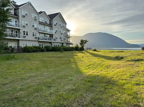 721 Harbourfront Dr NE, Salmon Arm, BC V1E 3L4