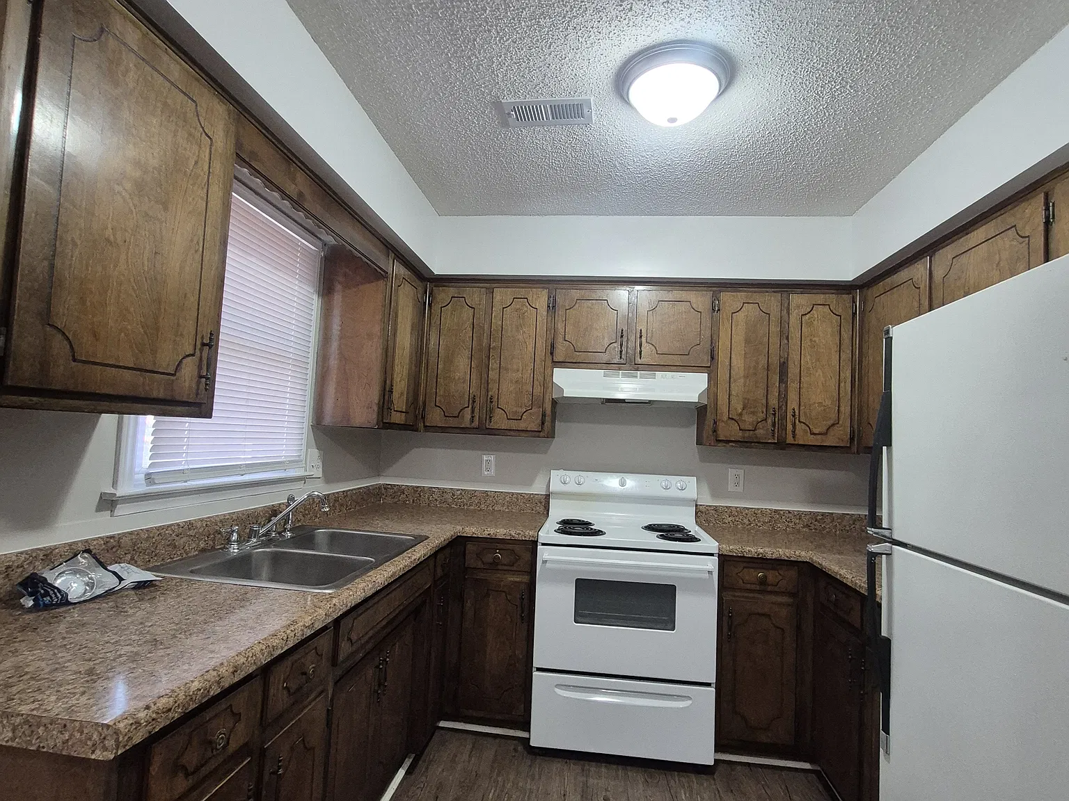 3 bed, 1122 sqft, $1,300 — Photo 3