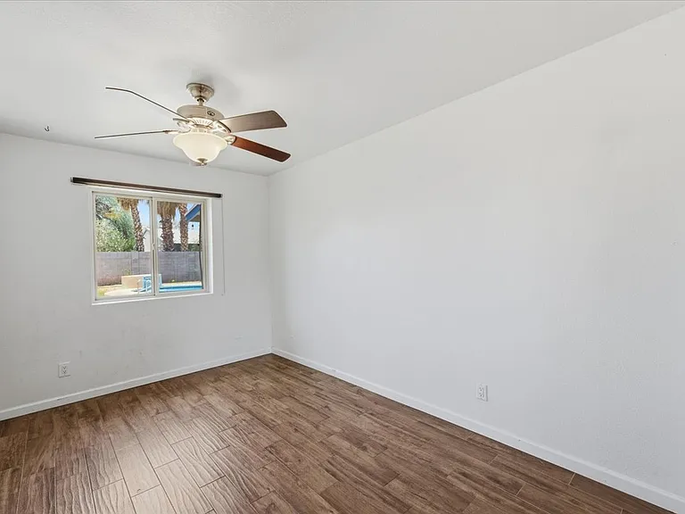 1433 E Windsor Ave — Photo 18