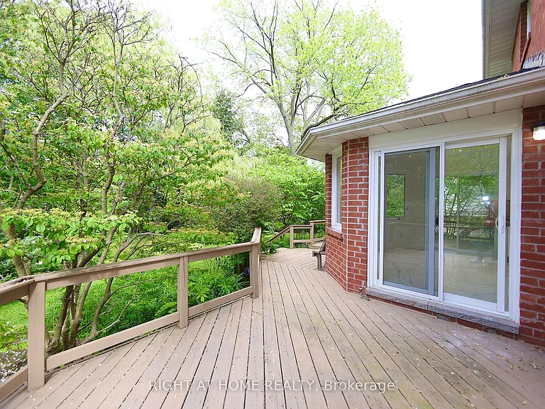 89 W Yonge Blvd NW — Photo 16