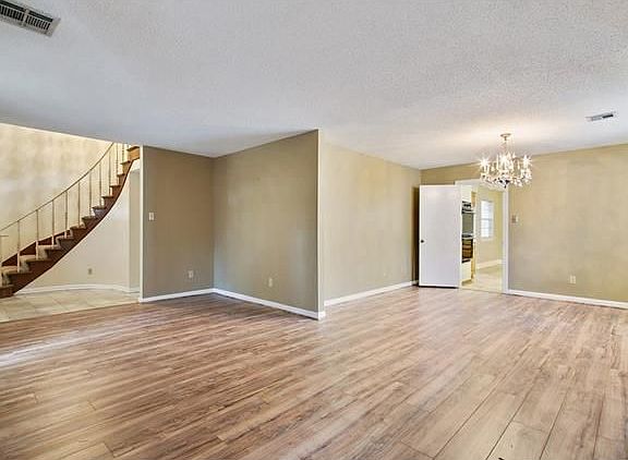4th image of 3538 Pin Oak Ave