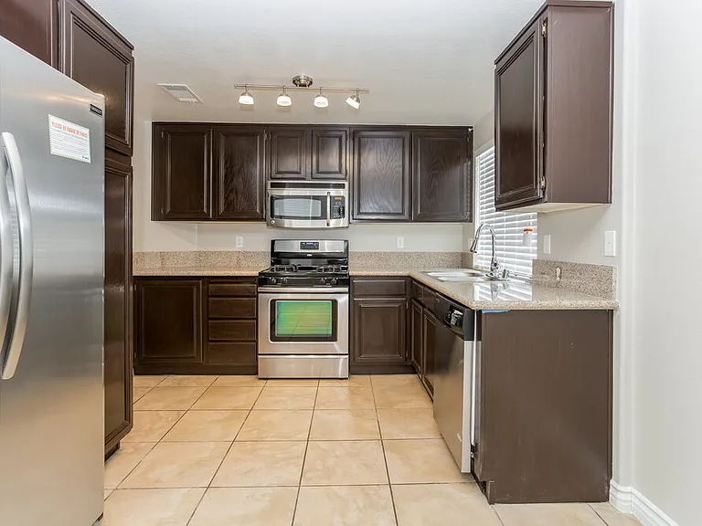 4565 Savin Cir — Photo 7