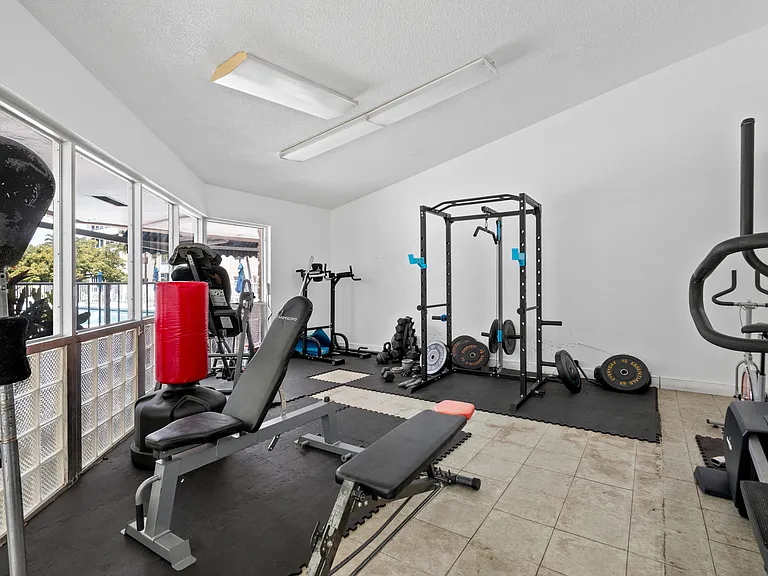 620 NE 12th Ave #602 — Photo 36