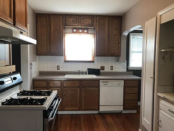 Kitchen with good storage