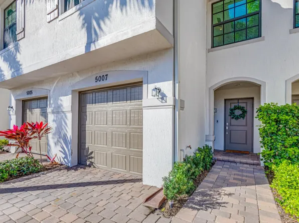 5007 Woods Edge Cir, Riviera Beach, FL 33410