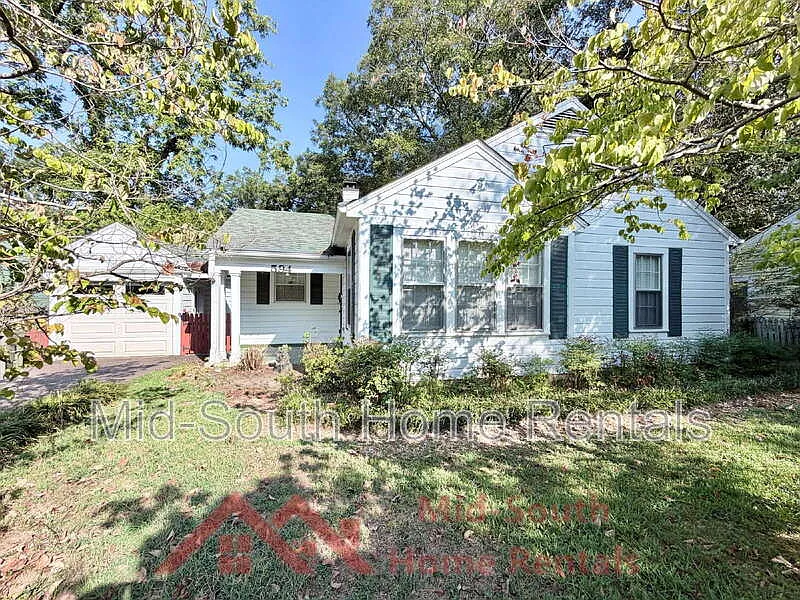 2 bed, 1.0 bath, 827 sqft, $1,495 — Photo 1