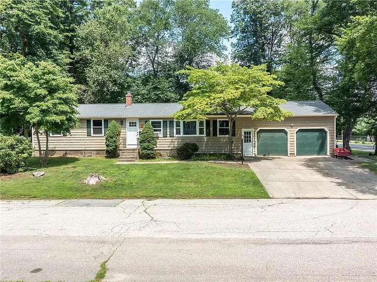 7 Jay Dr — Photo 1