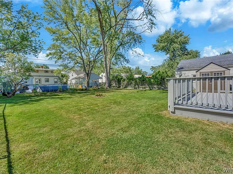206 Wrexham Ct N — Photo 45