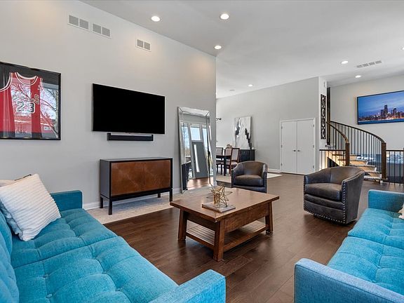 5th image of 242 Aspen Ln