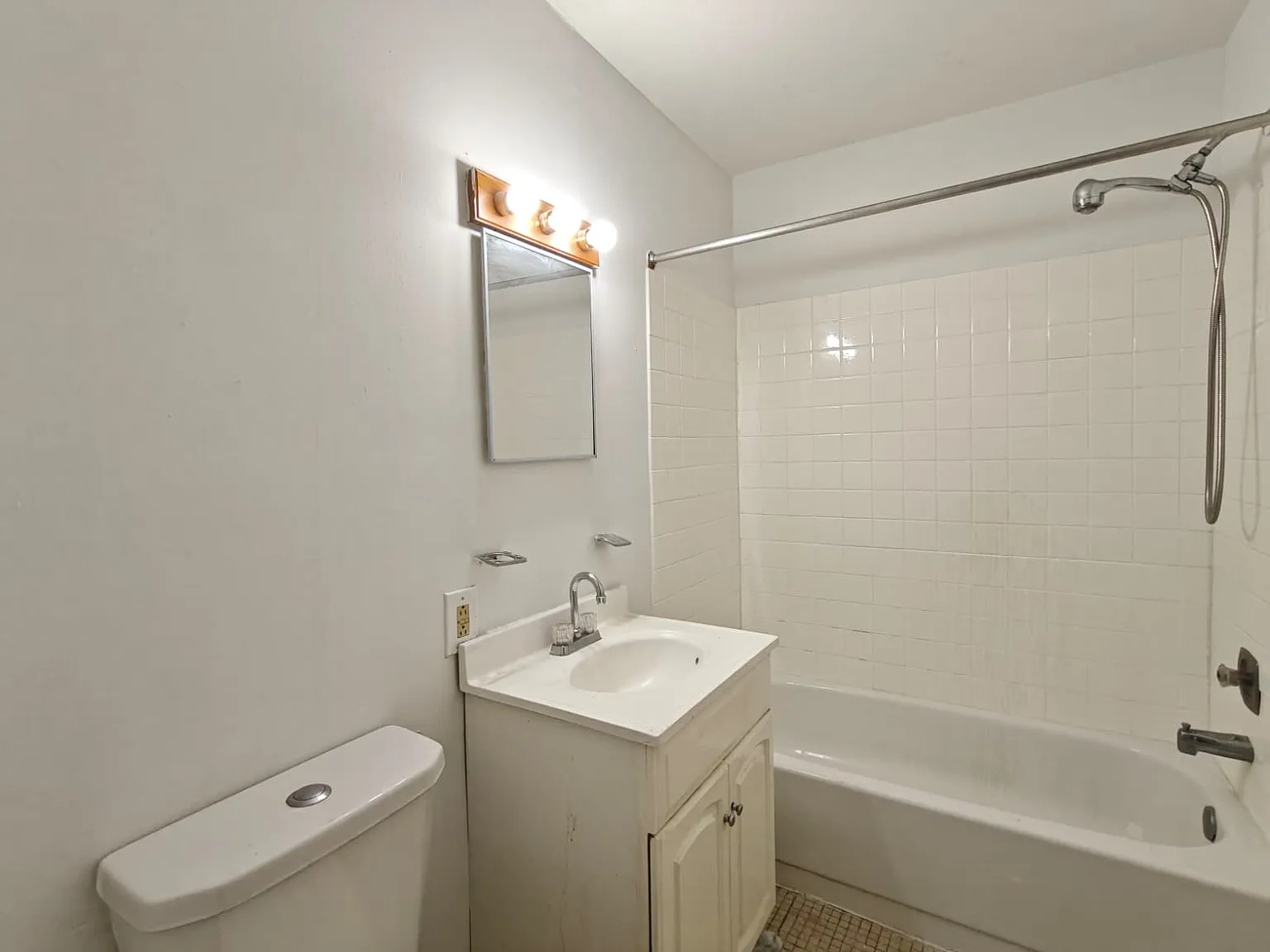 East Germantown's Next Hot 1-Bedroom! — Photo 4