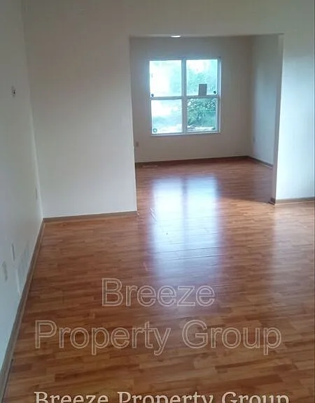 914 E Bancroft St — Photo 4