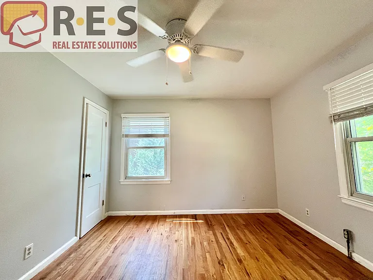 2216 Elmira St — Photo 8